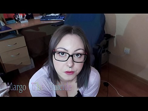 ❤️ Merch Sexy gyda Sbectol Yn Sugno Dildo'n Ddwfn ar y Camera ❤ Pornor hardd wrthon ni ❌